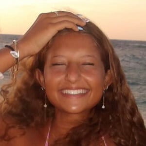 Elli Belle Headshot 6 of 9