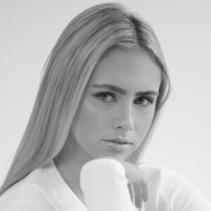 Ellie Craven Headshot 2 of 3