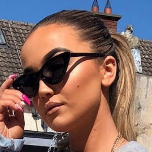 Ellie Kelly - Bio, Family, Trivia Famous Birthdays