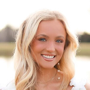 Ellie Peterson Headshot 2 of 6