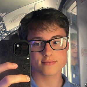 elliot.577 Headshot 2 of 3