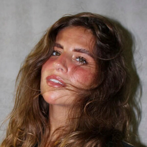 Ellise Edwards Headshot 2 of 6