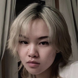 Elly Xia Headshot 2 of 10