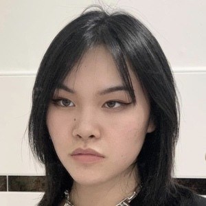 Elly Xia Headshot 8 of 10