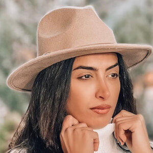 Elsa Boulos Headshot 6 of 7