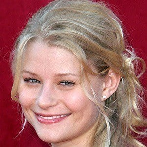 Emilie De Ravin Headshot 8 of 10