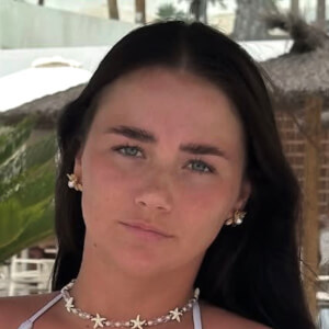 Emily Bull Headshot 4 of 4