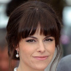 Emily Hampshire Headshot 7 of 9