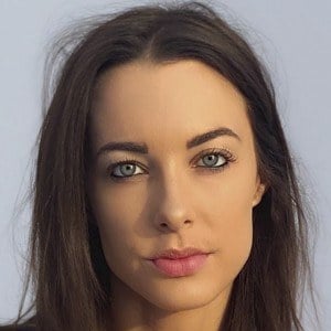 Emily Hartridge Headshot 7 of 10