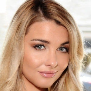 Emily Sears Headshot 8 of 10