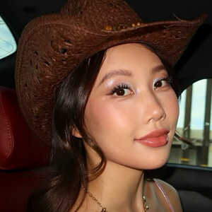 Emily Xiong Headshot 2 of 7