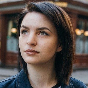 Emma Blackery Headshot 3 of 5