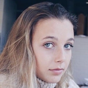 エマ チェンバレン at age 15