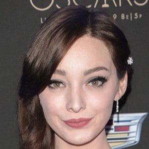 Emma Dumont at age 25