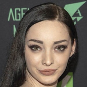 Emma Dumont Headshot 8 of 8