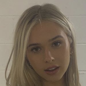 Emma Pritchard Headshot 7 of 10