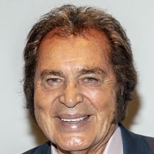 Engelbert Humperdinck Headshot 6 of 7