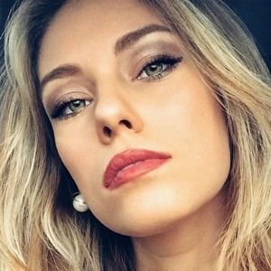 erika barbato - Age, Family, Bio | Famous Birthdays