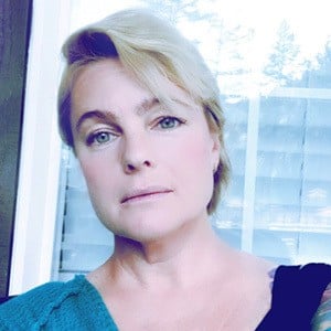 Erika Eleniak Headshot 4 of 10