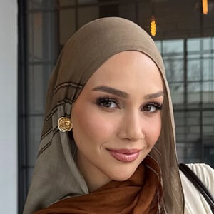 Erva Arslan Headshot 3 of 6