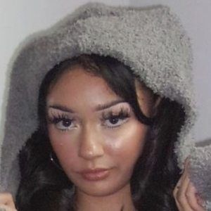 esamanavarrete Headshot 4 of 10