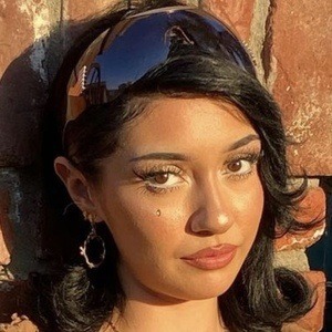 esamanavarrete Headshot 8 of 10