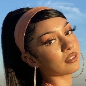 esamanavarrete Headshot 9 of 10