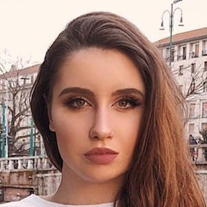 Esmeralda Morichelli Headshot 6 of 10