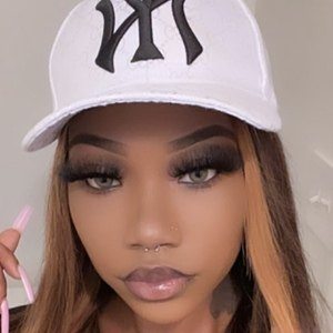 essieebaee - Age, Family, Bio | Famous Birthdays