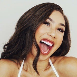 Eva Gutowski Headshot 2 of 6