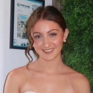 Eva Simpson Headshot 5 of 5