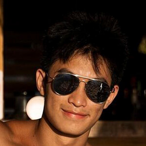 Evan Manivong Headshot 6 of 12