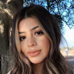 Evelyn Sarahi Arciniega Headshot 2 of 6