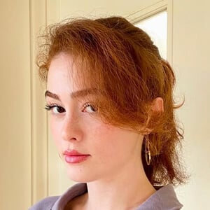 Ezgi Gör Headshot 4 of 6