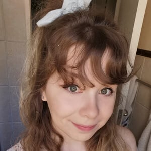 ezlilyy Headshot 2 of 6