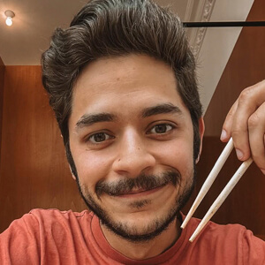 Fabián León Headshot 4 of 6