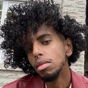 Fabio Bleu Headshot 9 of 10