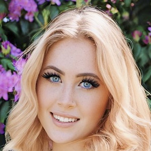 famousblonde at age 21