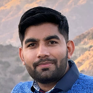 Farooq Ahmad Headshot 3 of 6