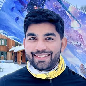 Farooq Ahmad Headshot 4 of 6