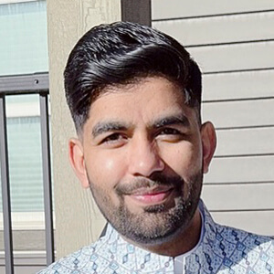 Farooq Ahmad Headshot 6 of 6