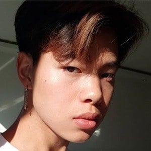 Feng Yi Lu - Age, Family, Bio | Famous Birthdays