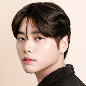 Fernando Yuri Park Headshot 4 of 8