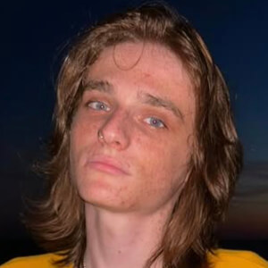 Finn Mazer Headshot 7 of 10