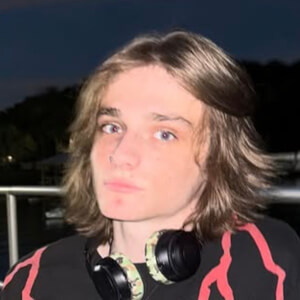 Finn Mazer Headshot 9 of 10