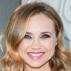 Fiona Gubelmann Headshot 10 of 10