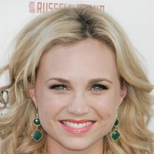 Fiona Gubelmann at age 32