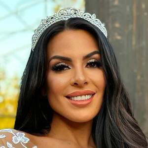 Franciele Roulim Headshot