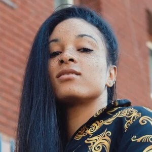 Frecklefacemomo Headshot