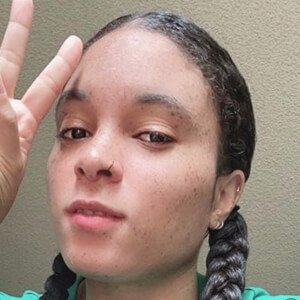 Frecklefacemomo Headshot